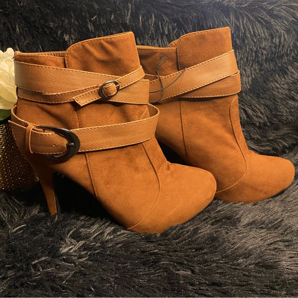 Charles Albert Womens Size 8.5 Brown Suede High Heel Strapped Booties